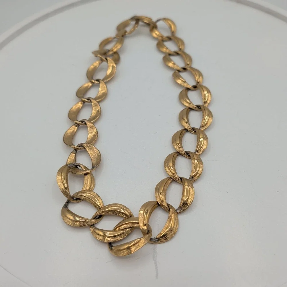 Vintage Napier Yellow Gold Tone Textured Chunky Crescent Link Choker Necklace